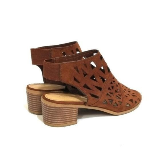 American Eagle Laser Cut Slip On Caged Sandals in Cagnac Womens Size 7.5 W - Picture 3 of 9